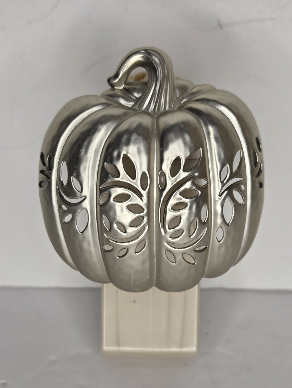 Bath And Body Works Silver Metallic Pumpkin Wallflower Plugin Nightlight Fall